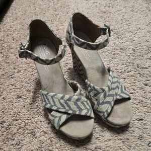 TOMS Women's Chevron Wedge Sandals - Gray